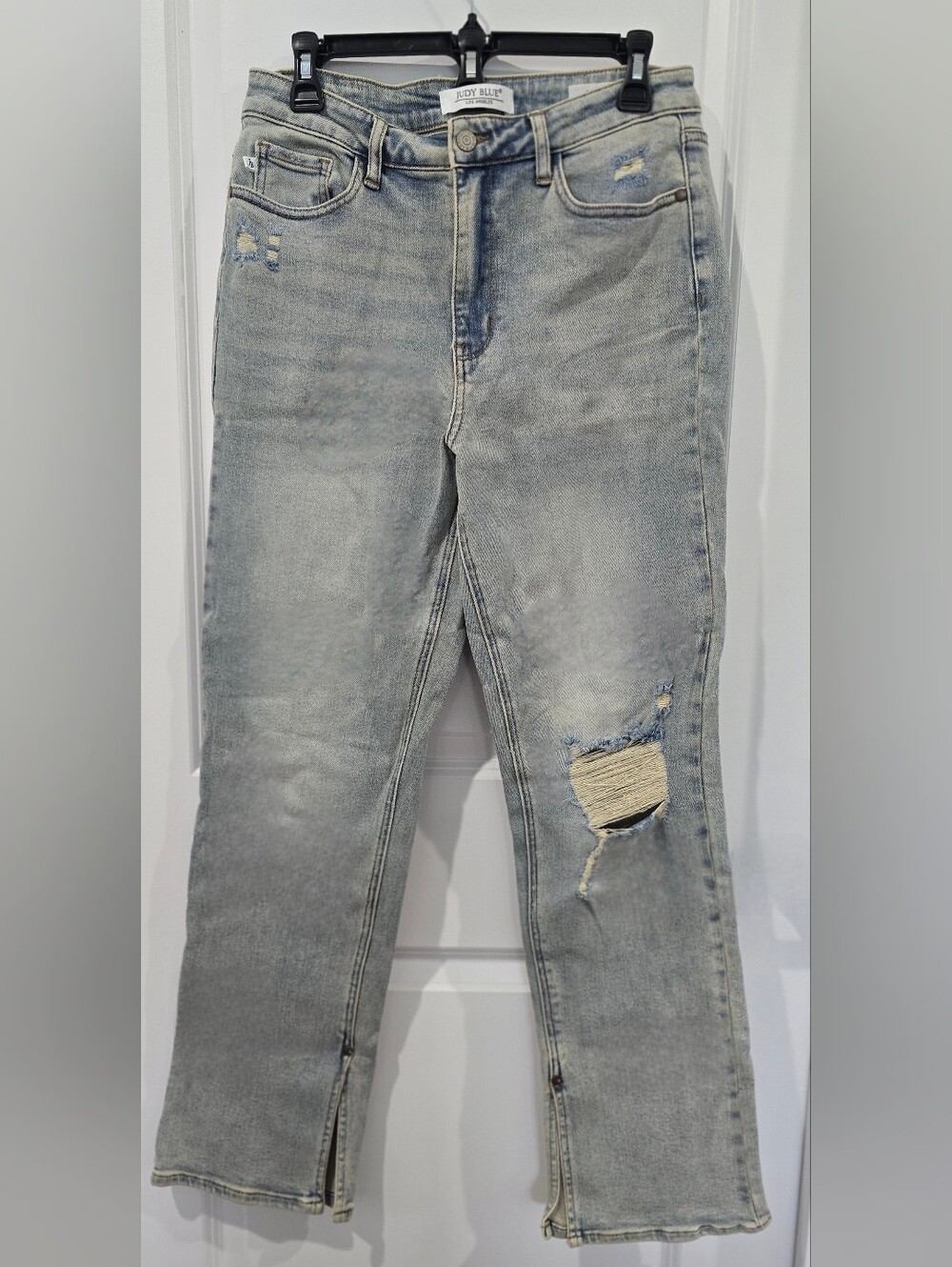 Judy Blue Light Wash Distressed Straight Leg Jeans